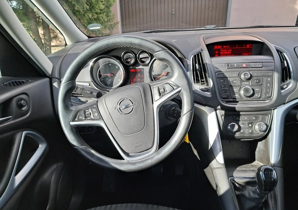 Opel Zafira cena 29900 przebieg: 246000, rok produkcji 2015 z Strzelin małe 191